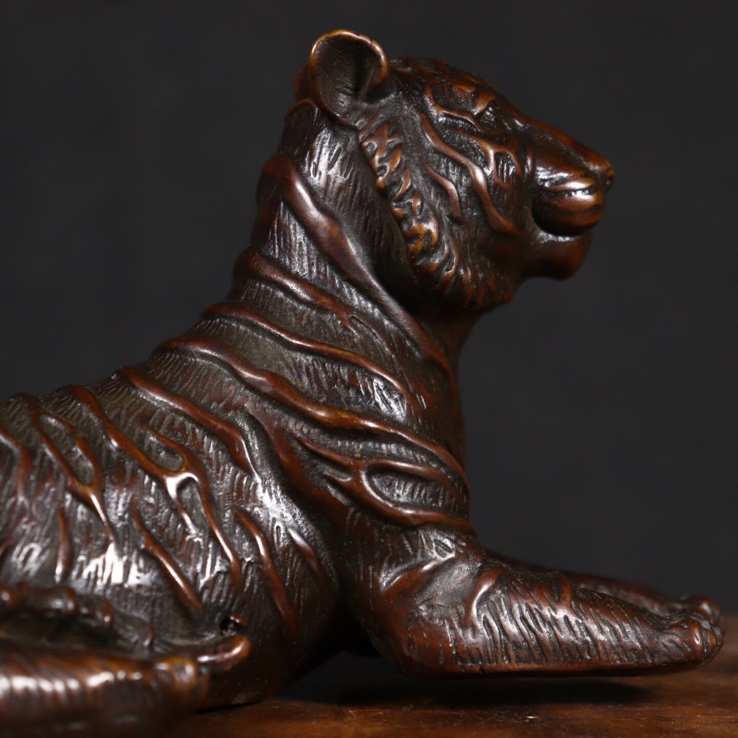 Китайская винтажная статуэтка  – обзор и цена Vintage Collectible Stores